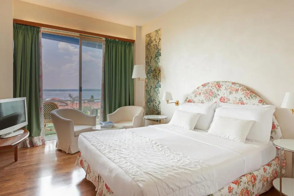 Superior Double room with lake view (twin beds)