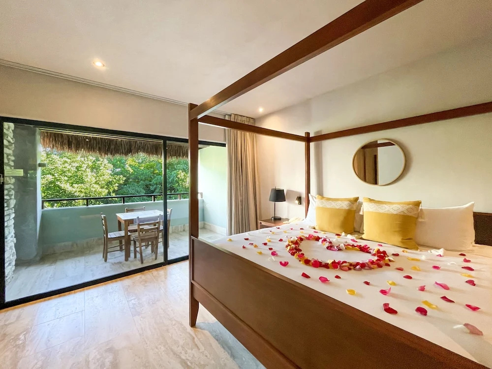 Standard Double room with balcony and with garden view (full double bed)