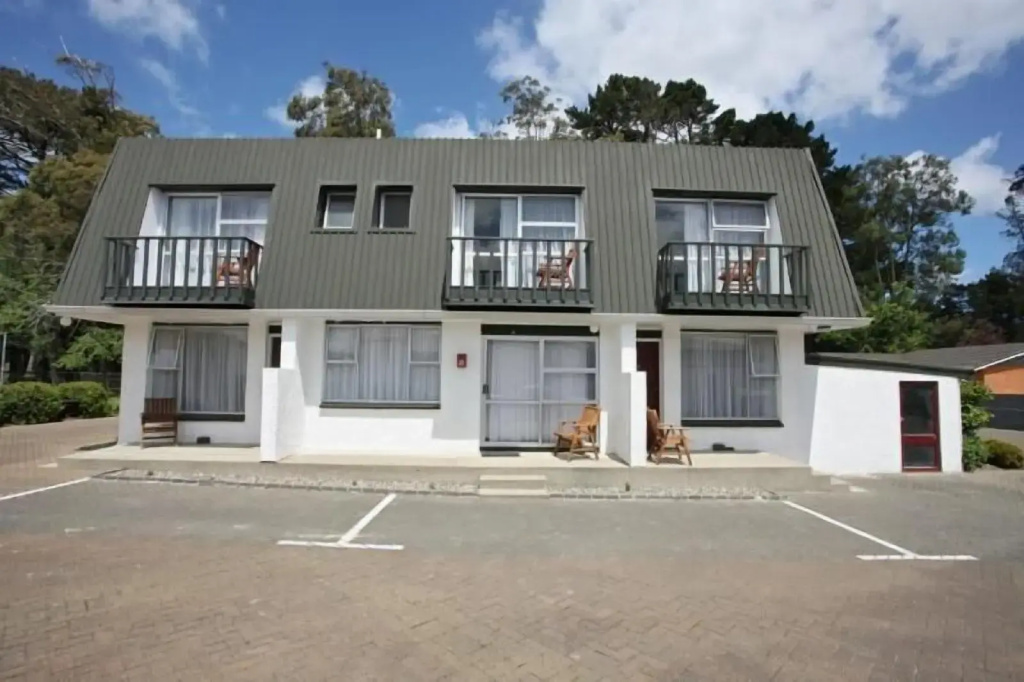 Queens Park Motels