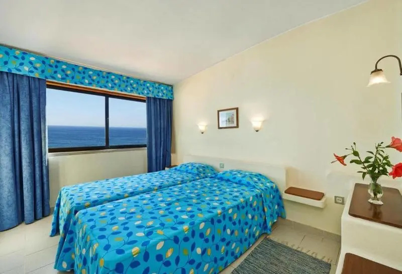 1 Bedroom Apartment with balcony and with sea view