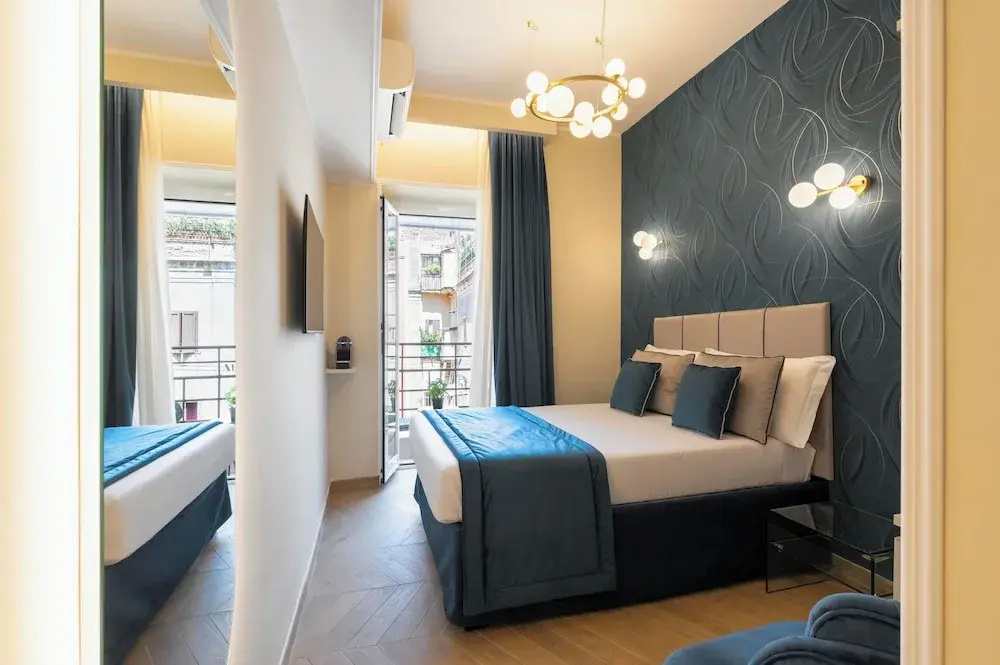 Luxury Double room with city view (full double bed)