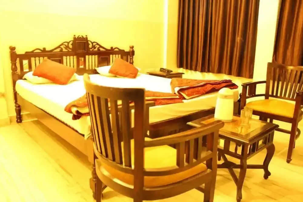 Deluxe Double room (full double bed)
