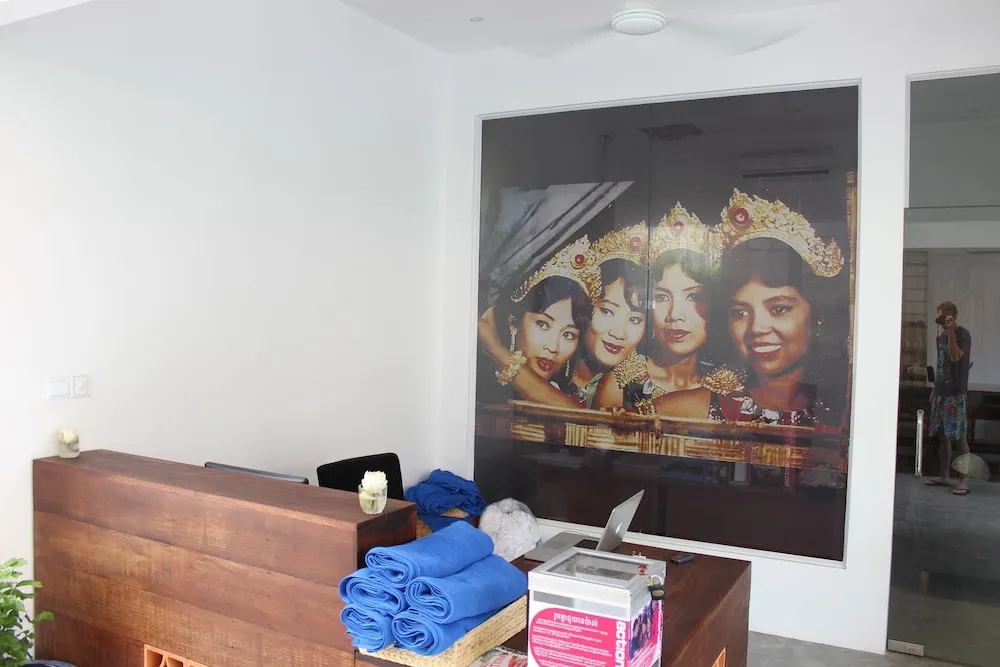 Lobby & Reception
