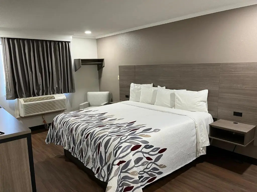 Deluxe Double room with river view (full double bed)