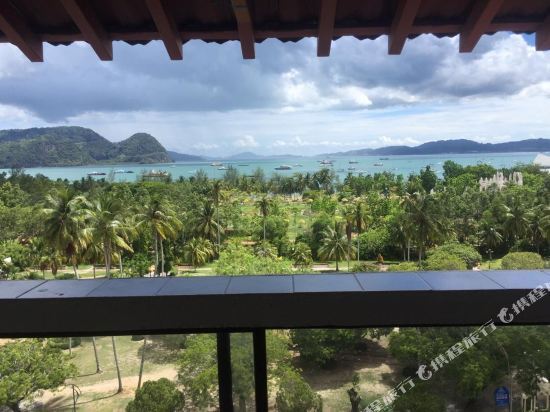 Eagle Bay Hotel