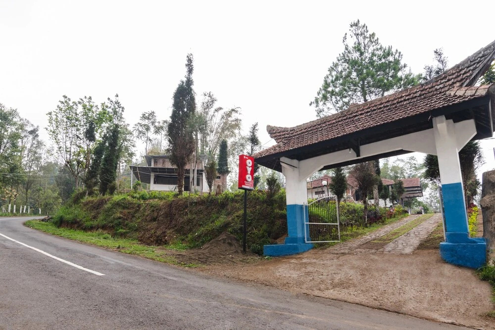Intan Bromo Homestay by OYO Rooms