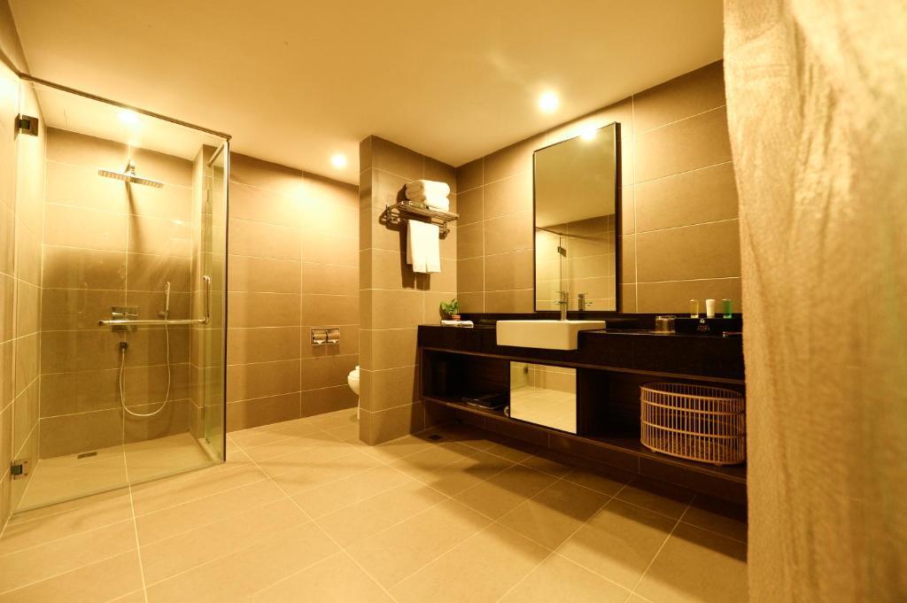 Grand Alora Hotel