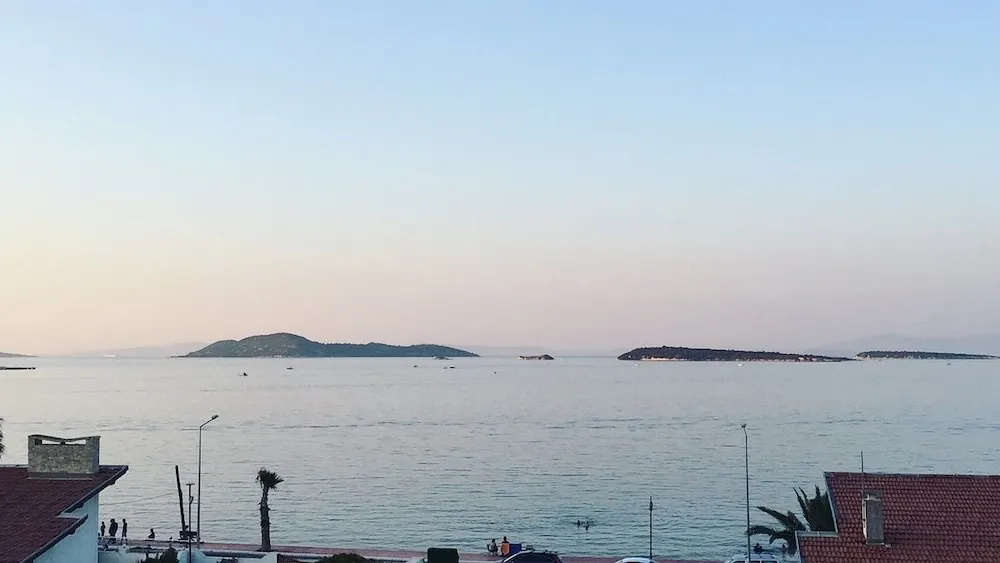 Beach & Waterfront