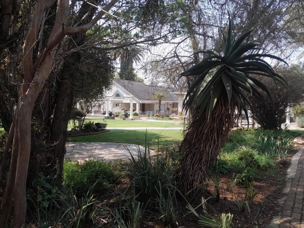 Longtom Farm Guest House