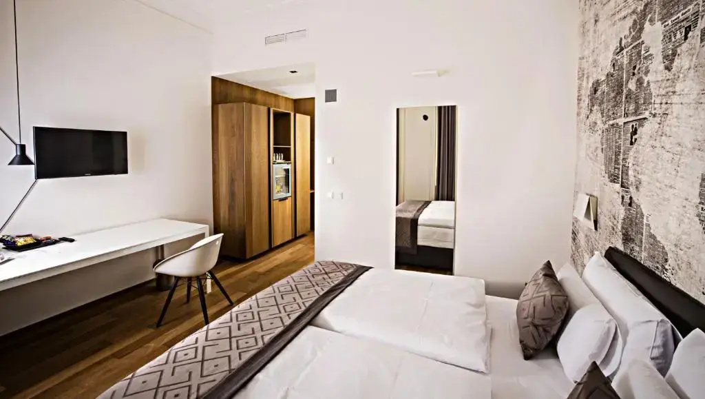 Golden Crown Hotel - Chambres