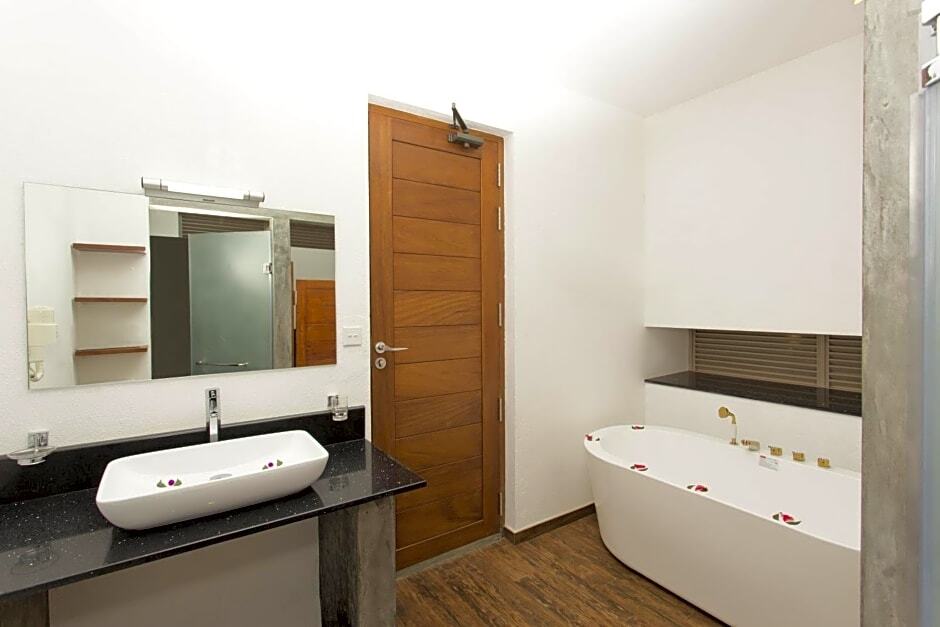 Aliya Resort And Spa