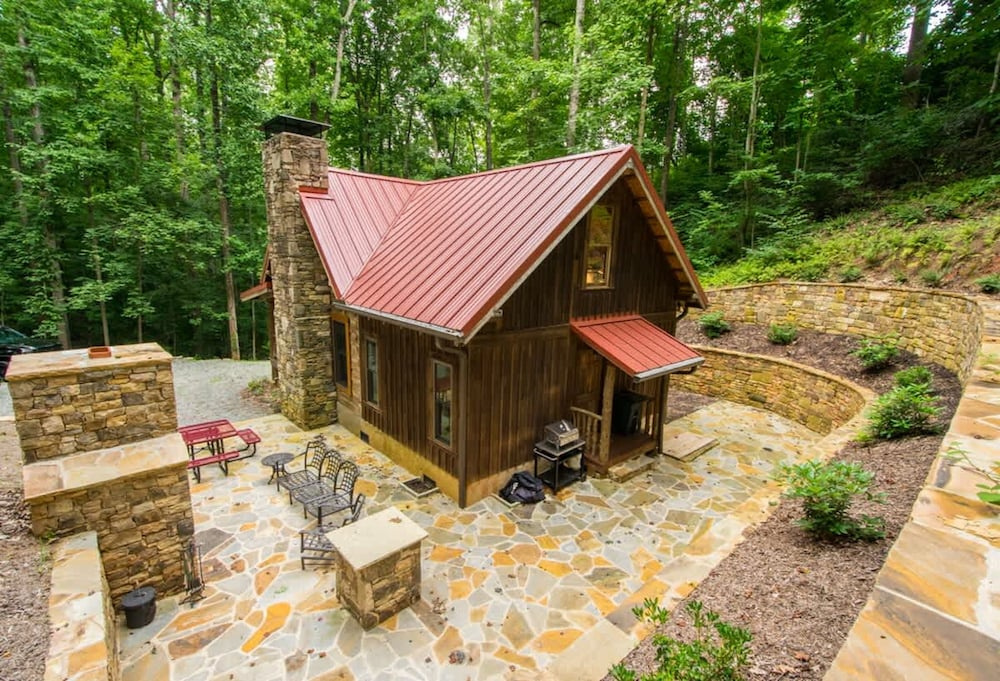 Epic 1BR Cabin w Outdoor Fireplace 5 Min to Town