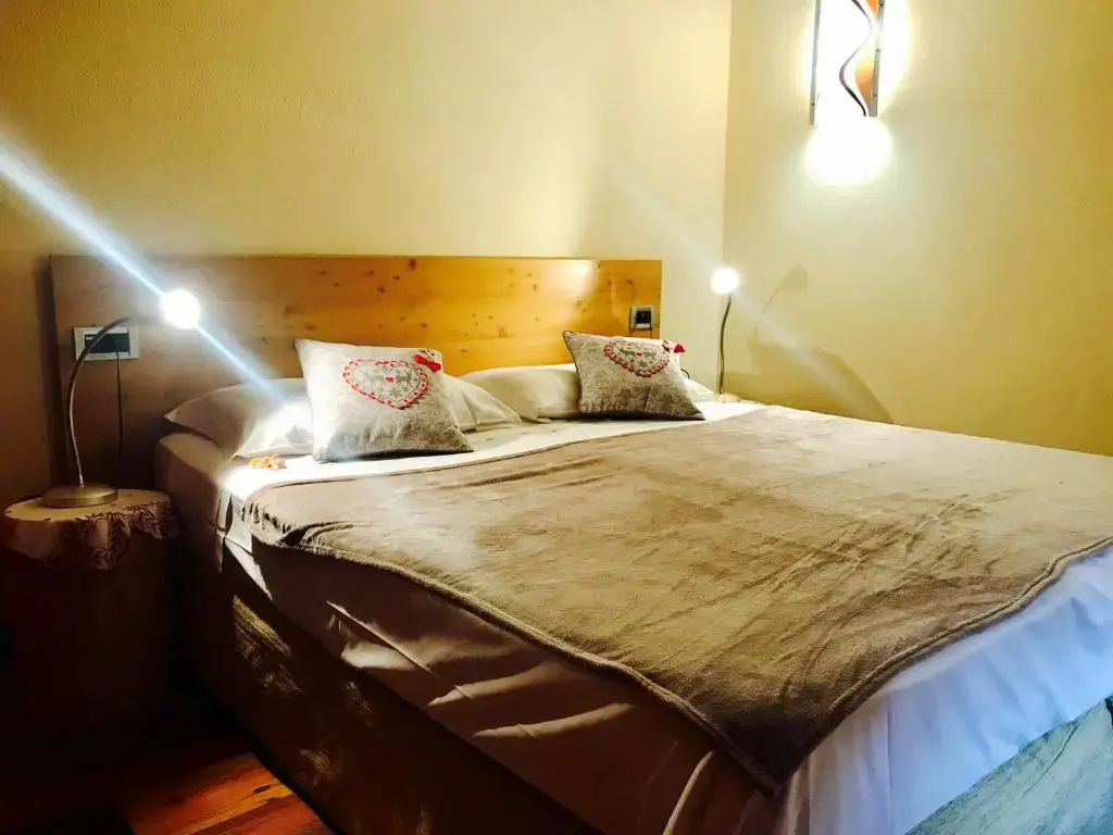 Standard Double room with balcony (full double bed)