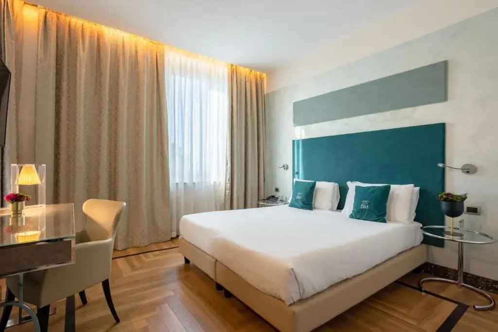 Deluxe Double room (full double bed)