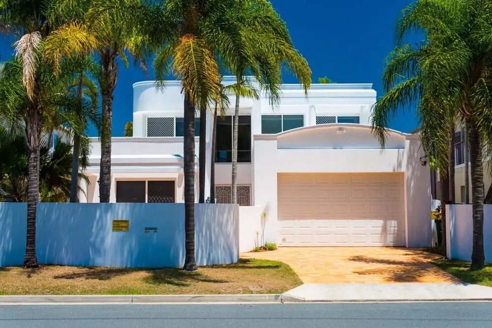 Edgewater on Chevron Waterfront 5 Bedroom Deluxe House Central Surfers