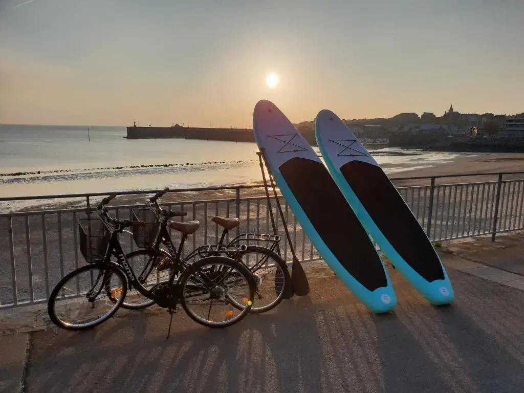 Les pieds dans l'eau accès direct à la plage !