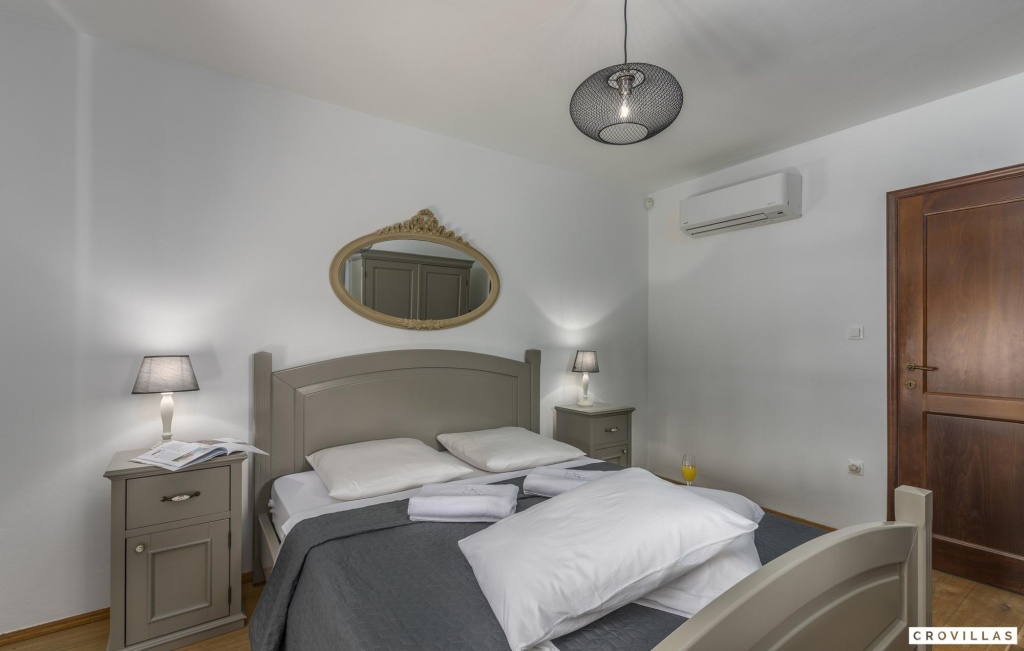 Rustica in Visnjan with 5 bedrooms and 1 bathrooms