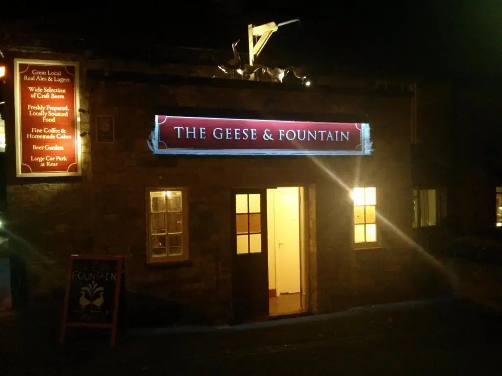 The Geese and Fountain - Général