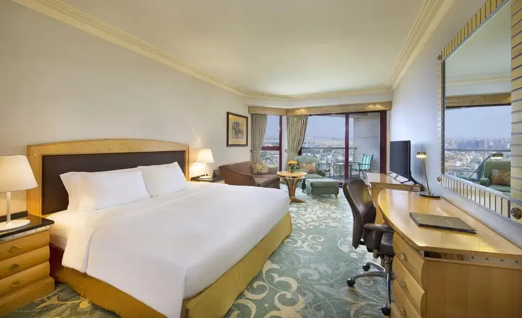 Deluxe Double room with city view (full double bed)