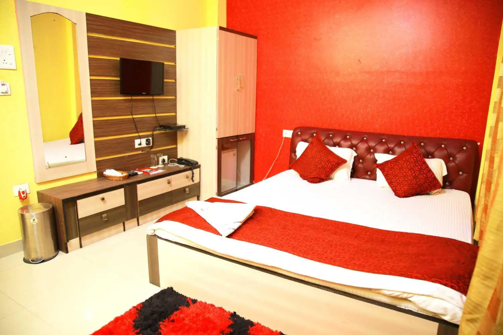 Deluxe Double room (full double bed)