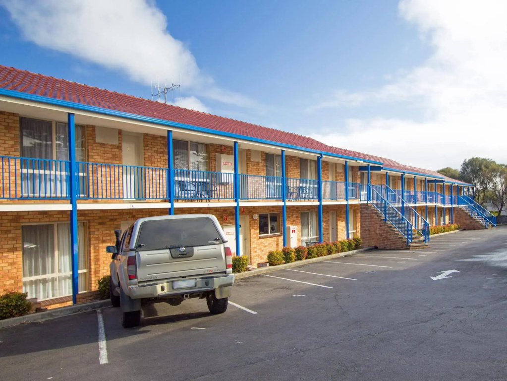 Blue Whale Motor Inn & Apartments