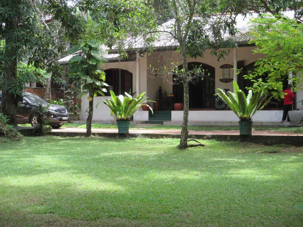 Kumbukgahawatta Hotel