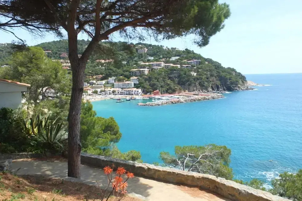 Rosamar in Llafranc With 3 Bedrooms and 2 Bathrooms