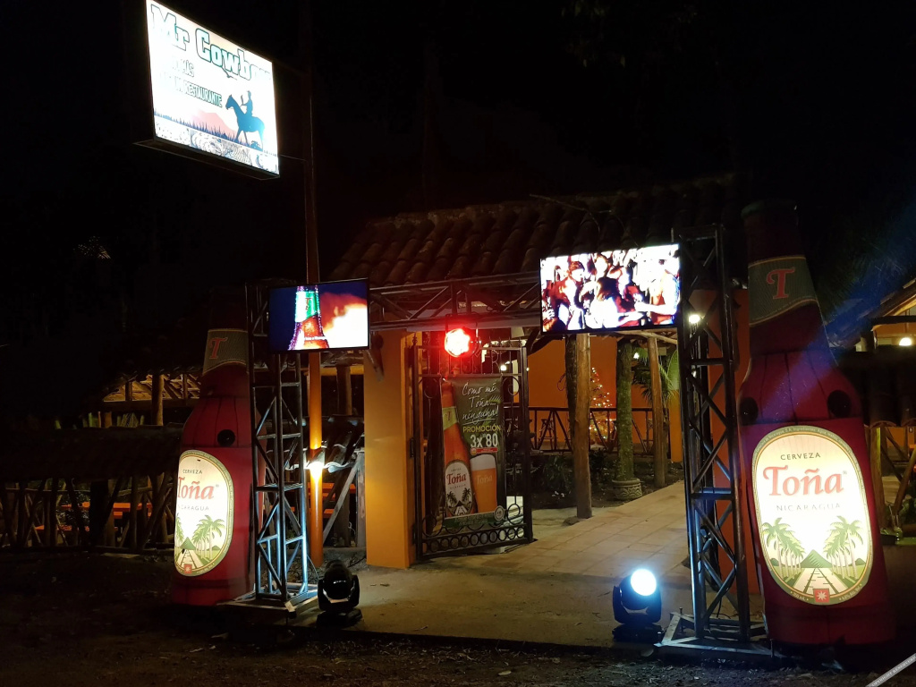 Mr Cowboy Hotel Y Restaurante