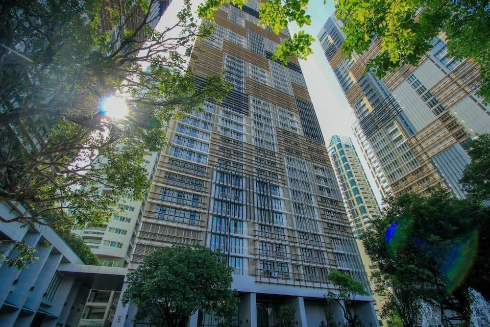 Hampton Residence Next To Emporium