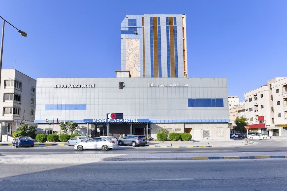 OYO 125 Moon Plaza Hotel