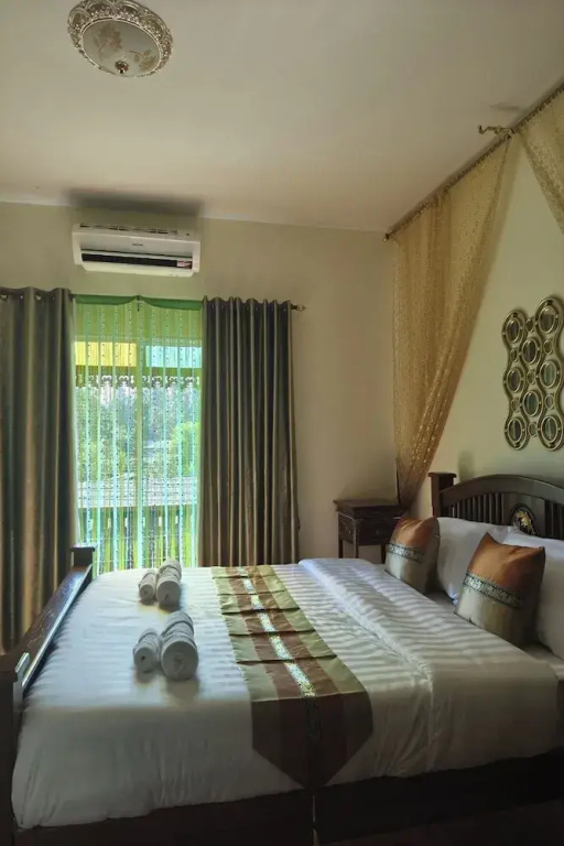 Deluxe Double room with balcony (full double bed)