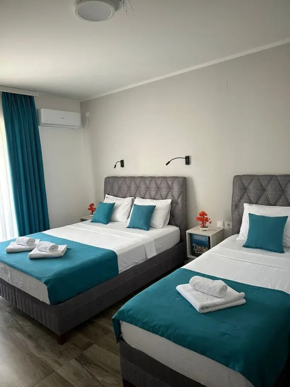 Superior Triple room with balcony and with city view
