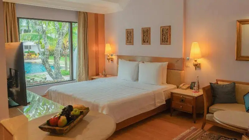 Deluxe Double room with pool view (twin beds)
