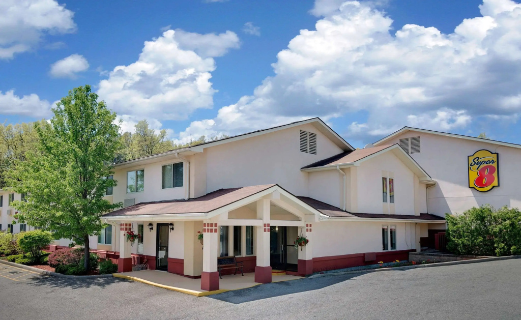 Super 8 by Wyndham Newburgh/West Point Near Stewart Airport