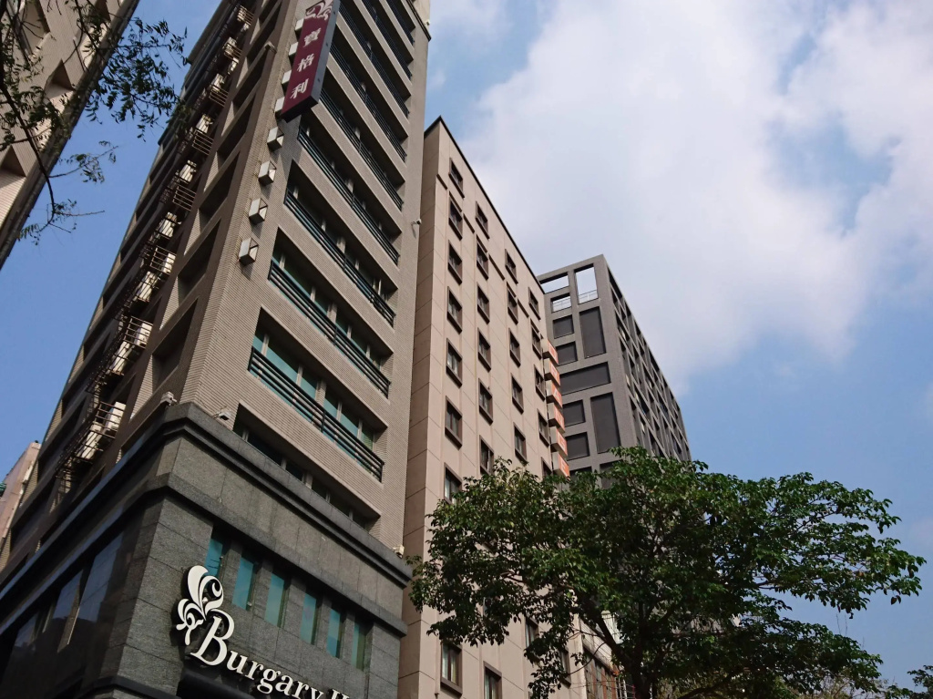 Burgary Hotel
