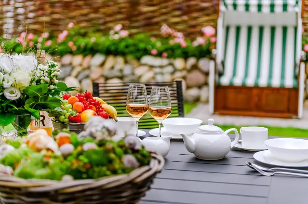 Food & Beverage