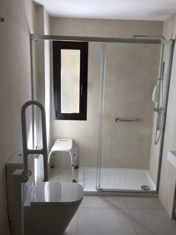 Standard Double room with lake view (full double bed)