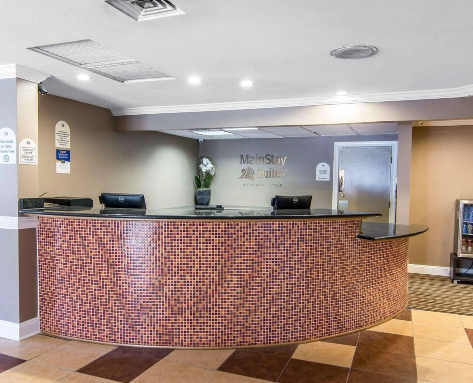 Lobby & Reception