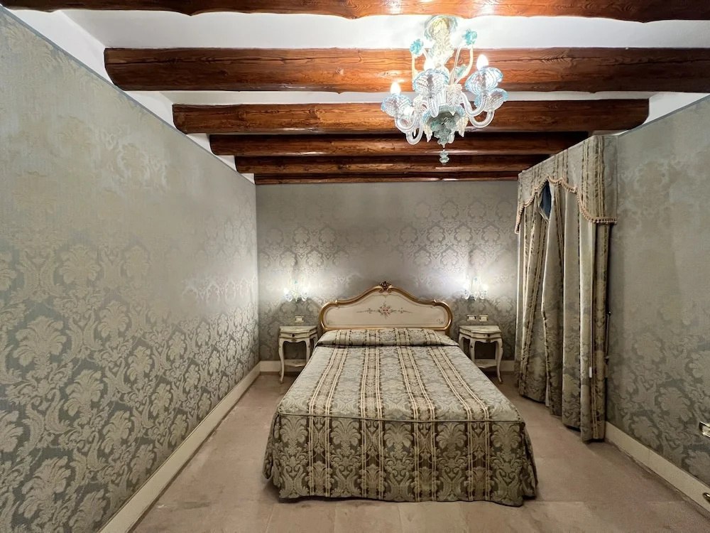 Smart Double room (full double bed)