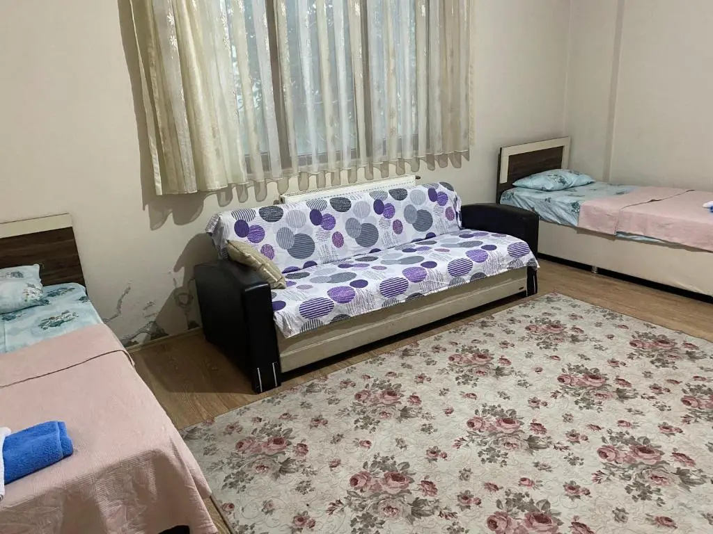 3 Bedrooms Apartment