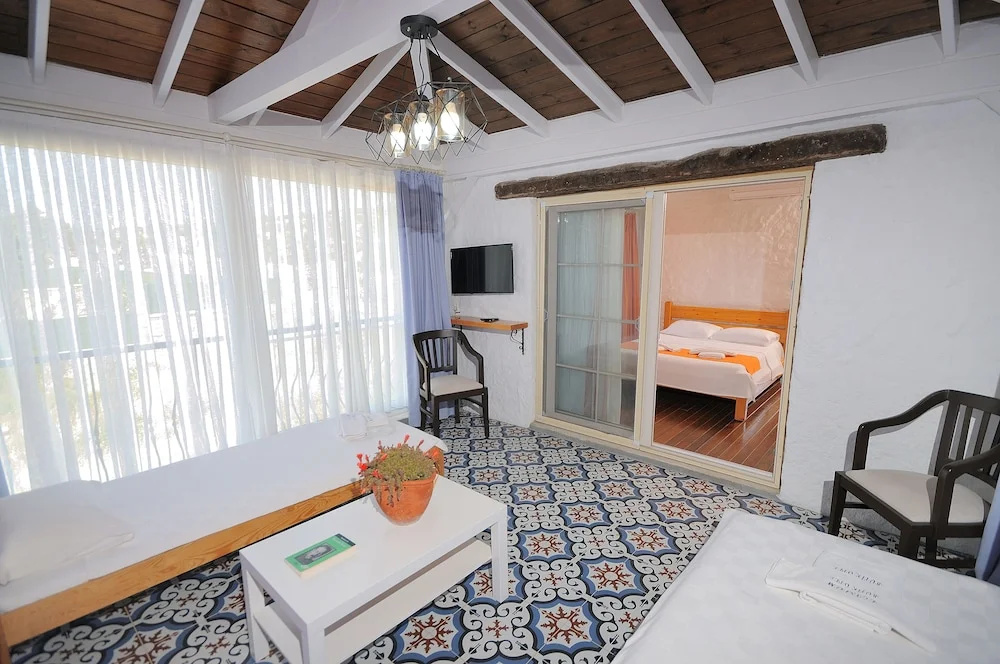 Deluxe Quadruple room with balcony