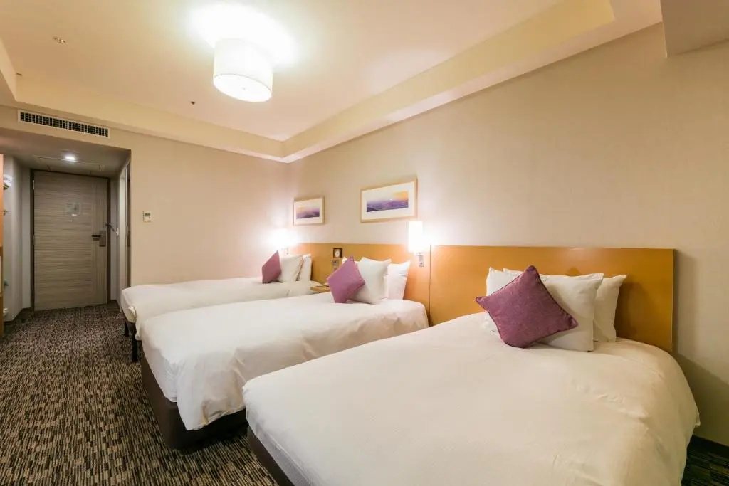 Standard Triple room with park view