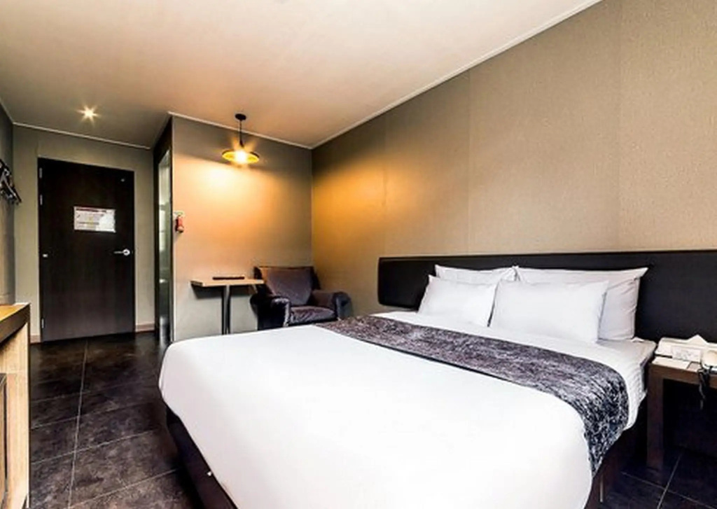 Line Plus Hotel - Chambres