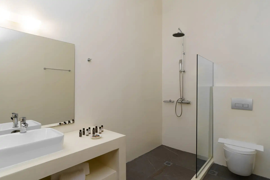 Suite 1 Schlafzimmer mit Gartenblick, Bild 3 von 5