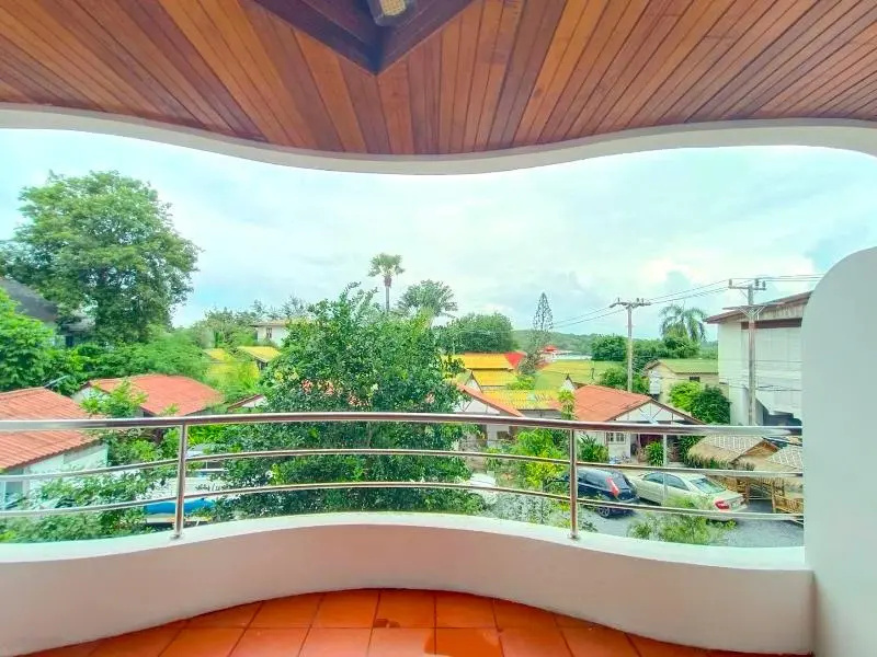 Standard Family room with garden view