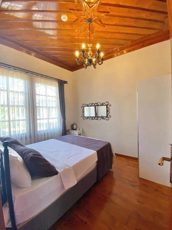 Economy room