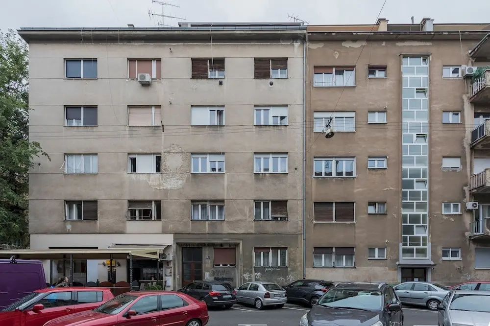 Spacious 2BDR Apartment few steps from City Center