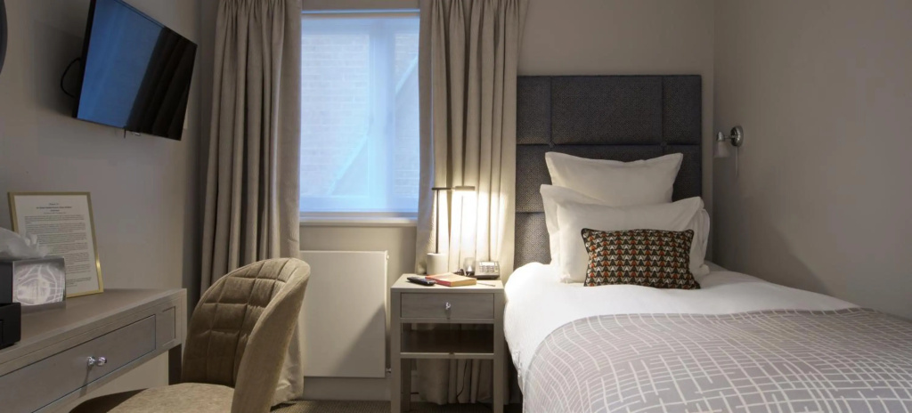 Отель 54 Queens Gate Hotel в Лондоне