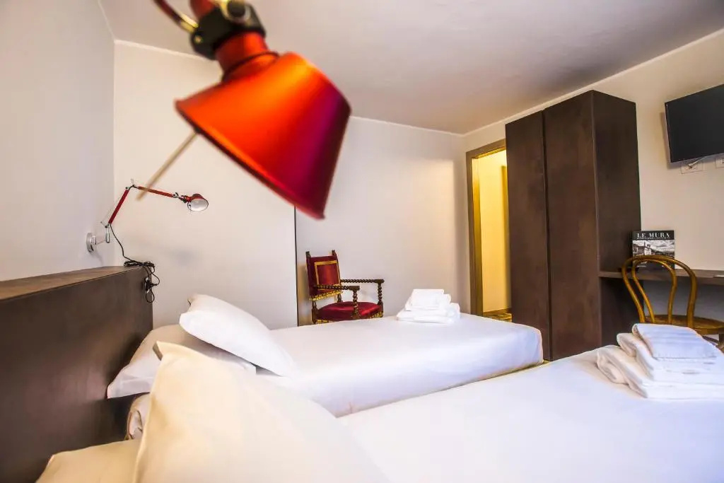 Deluxe Double room (full double bed)