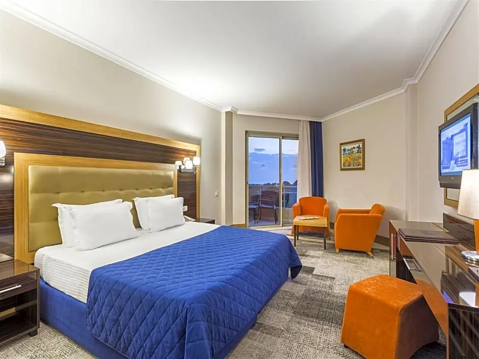 Standard Double room with partial sea view (full double bed)